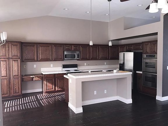 2nd image of 1785 Southview Dr