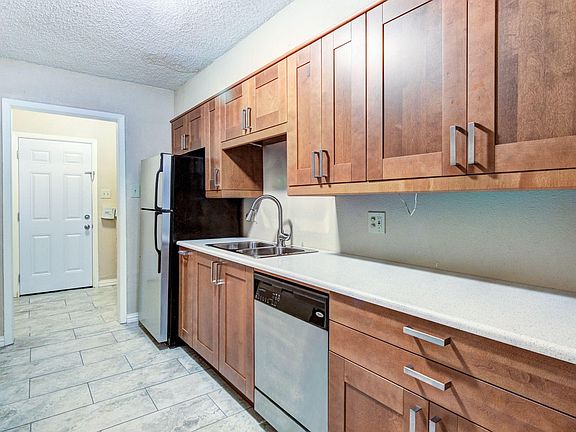 3rd image of 1514 Blackwell Dr