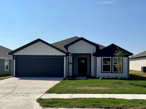 1325 Bates St, Gentry, AR 72734