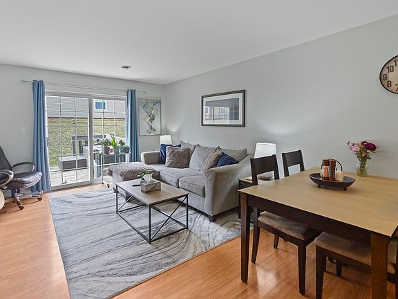 3rd image of 17 Heatherway Dr #8