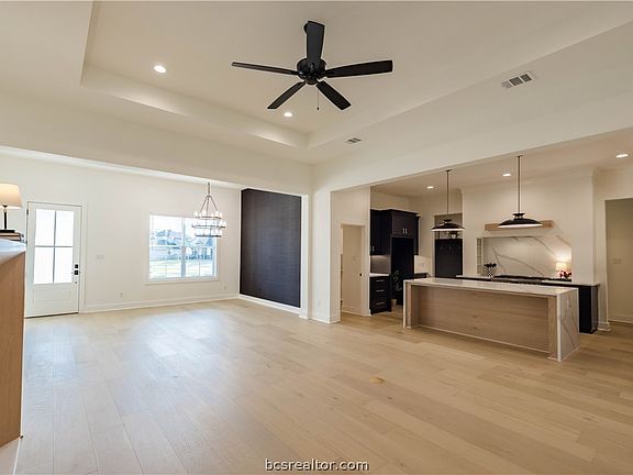 5th image of 4637 River Valley Dr