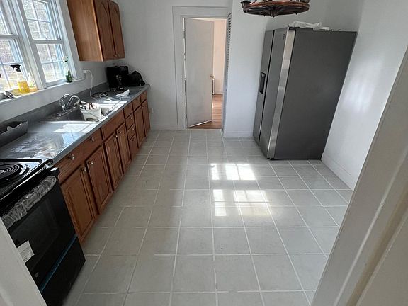 5th image of 98 New Paltz Rd #1