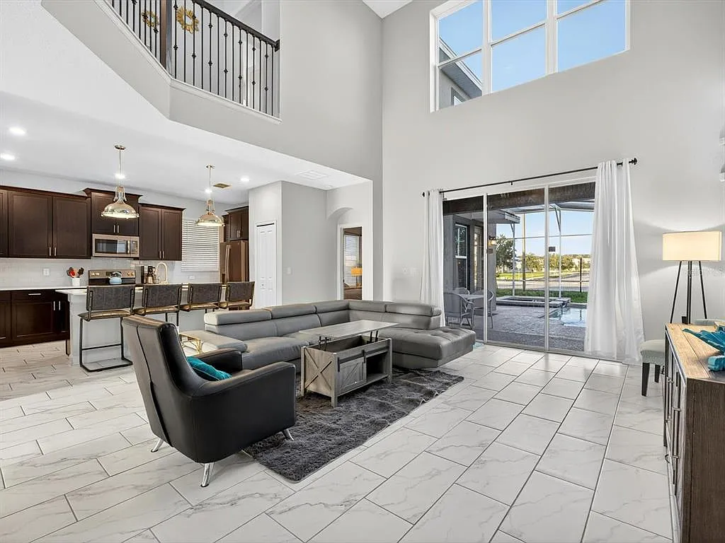 5 bed, 5.0 bath, 3081 sqft, $4,000 — Photo 3