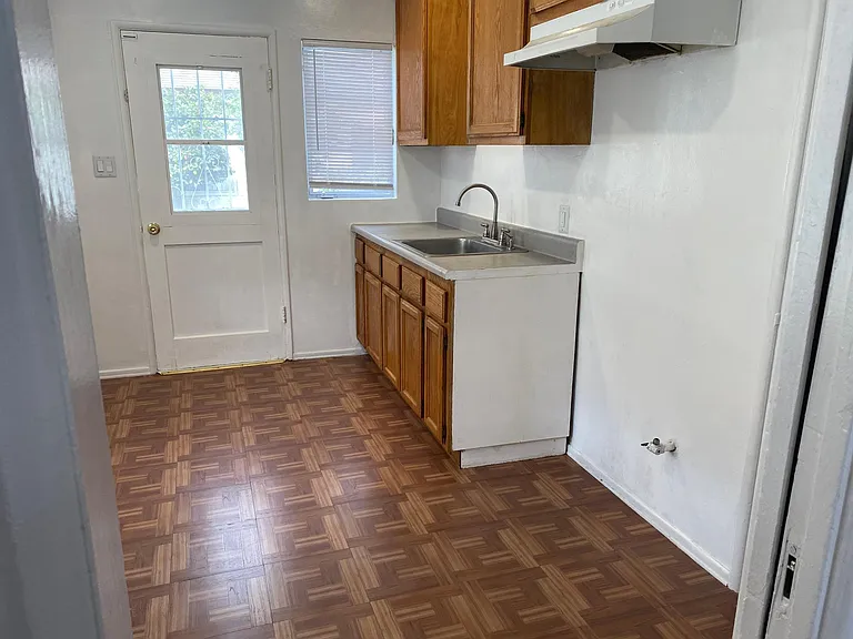 1381 E Acacia Ave — Photo 9