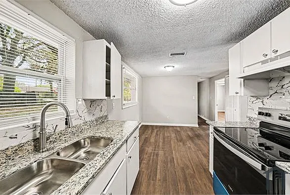 5608 E 29th Ave — Photo 14