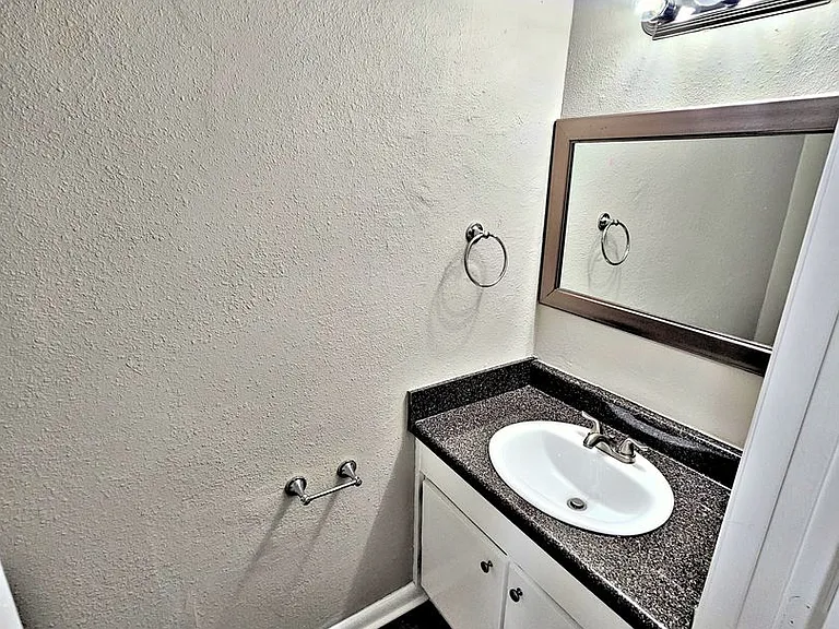 Avalon Cove Townhomes — Photo 40
