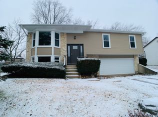 313 Round Hill Ct, Bolingbrook, IL 60440