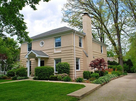 3rd image of 621 S Bristol Ln