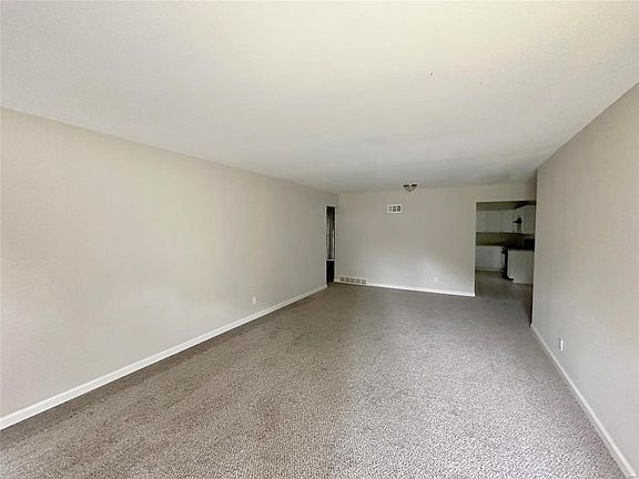2nd image of 1045 Meadowlark Dr