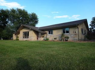 3150 Old Lantern Dr, Brookfield, WI 53005