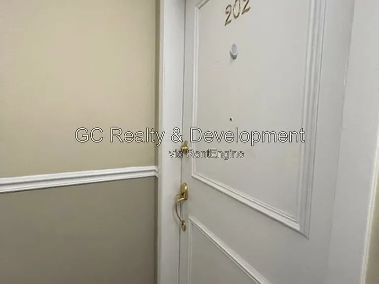 1247 E Washington St #202 — Photo 5