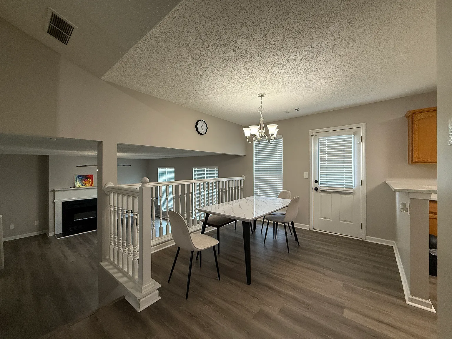 3 bed, 2.5 bath, 1638 sqft, $1,900 — Photo 4