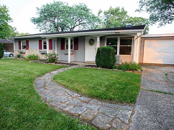 3rd image of 2113 W Surrey Dr