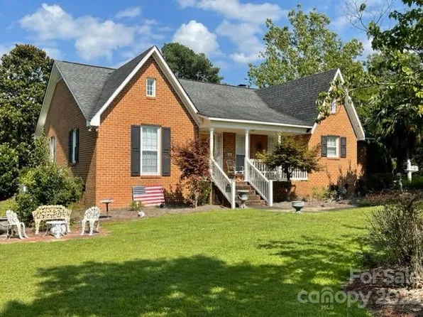 919 S Sycamore St, Pageland, SC 29728