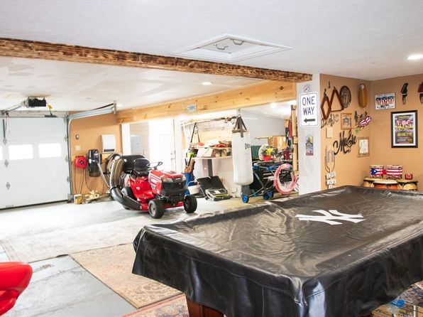 19 Leavitt St, Dracut, MA 01826