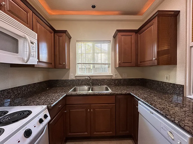844B Shearer St — Photo 14