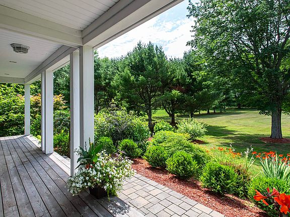 3rd image of 484 Shaw Rd