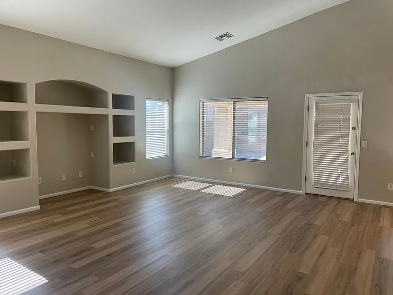 25712 W Miami St — Photo 5