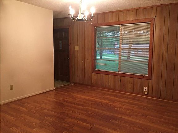 3rd image of 1602 Barbara Dr
