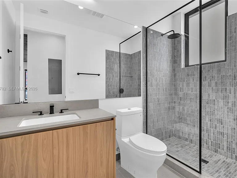 91 NW 27th St #203 — Photo 10