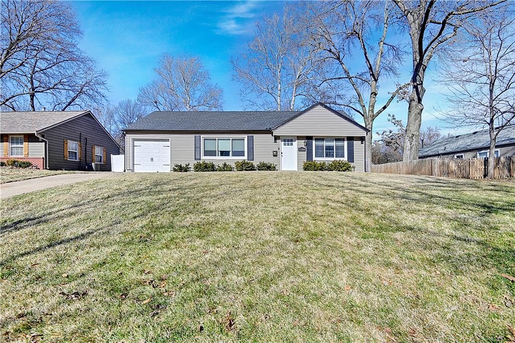 2304 W 76th St, Prairie Village, KS 66208 | Zillow