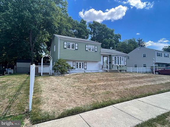 2nd image of 28 Copperfield Dr