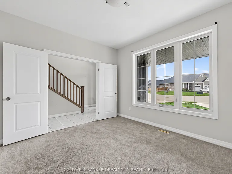 98 Livingston Dr — Photo 7