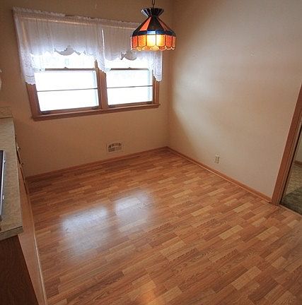 4th image of 2488 Chatsworth St N