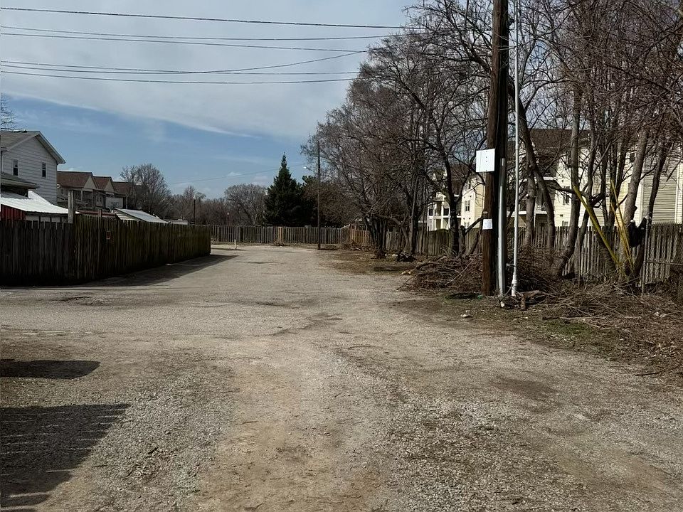2nd image of 1957 Barth Ave