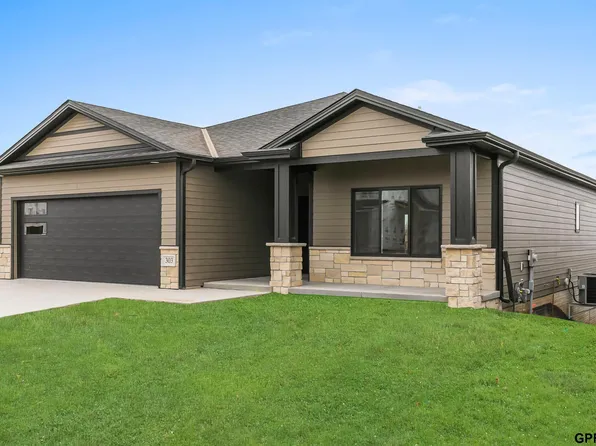 425 105th St, Lincoln, NE 68527