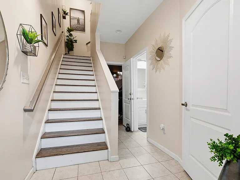 4285 S Capitol St SW — Photo 2