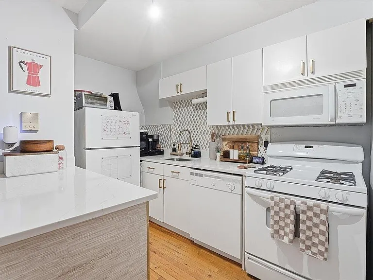 516 Adams St #1F — Photo 8