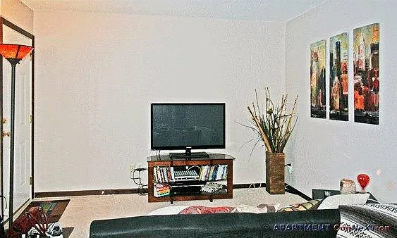 2 bed, 900 sqft, $970 — Photo 3