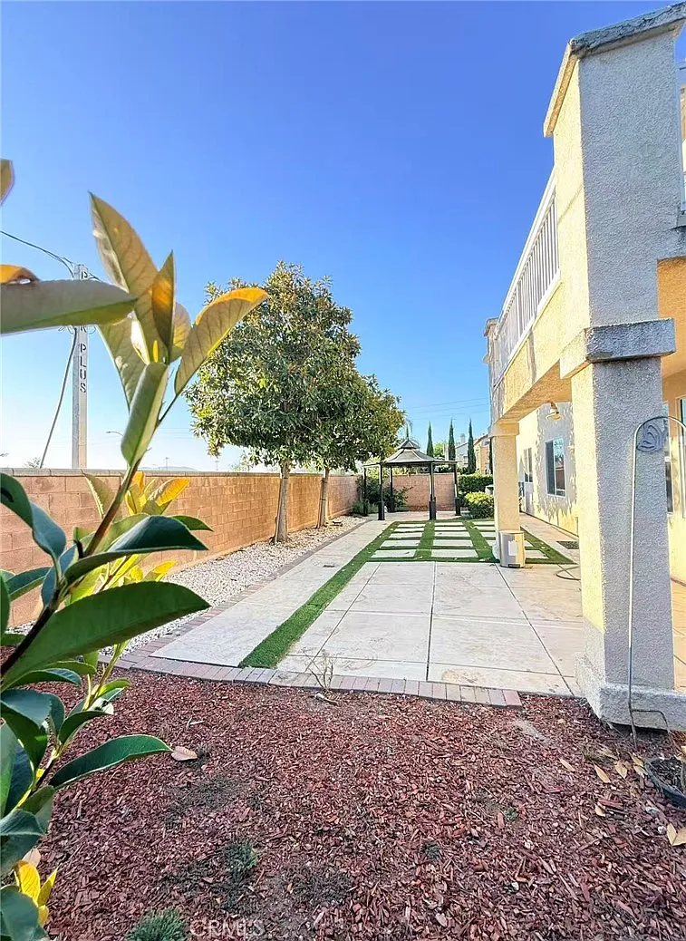 5 bed, 3594 sqft, $4,500 — Photo 3