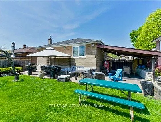 9 Del Ria Dr — Photo 2