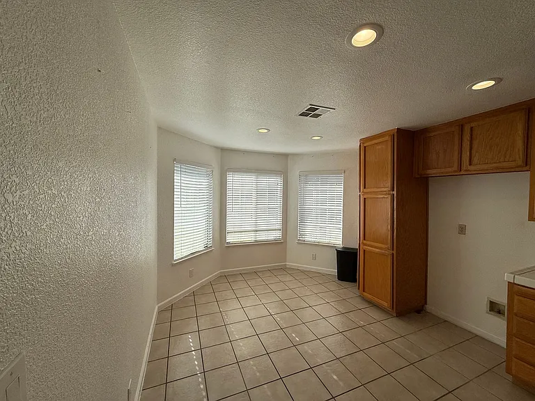 1501 Shiprock Ct — Photo 11