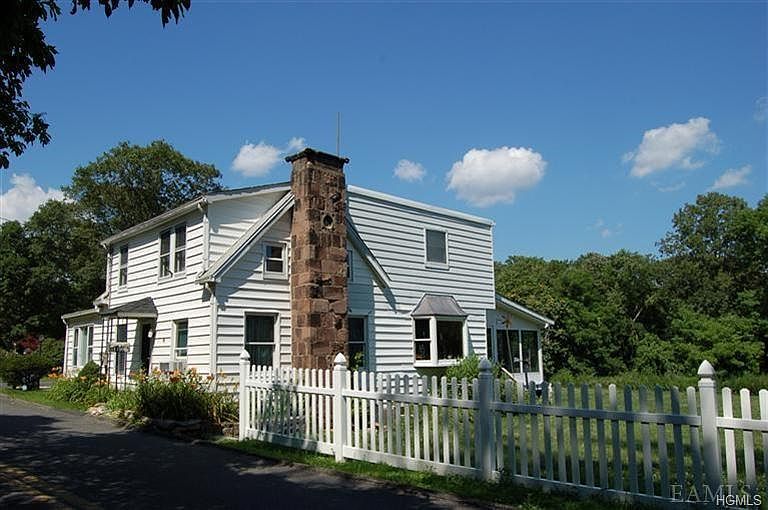1st image of 1490 Old Orchard St