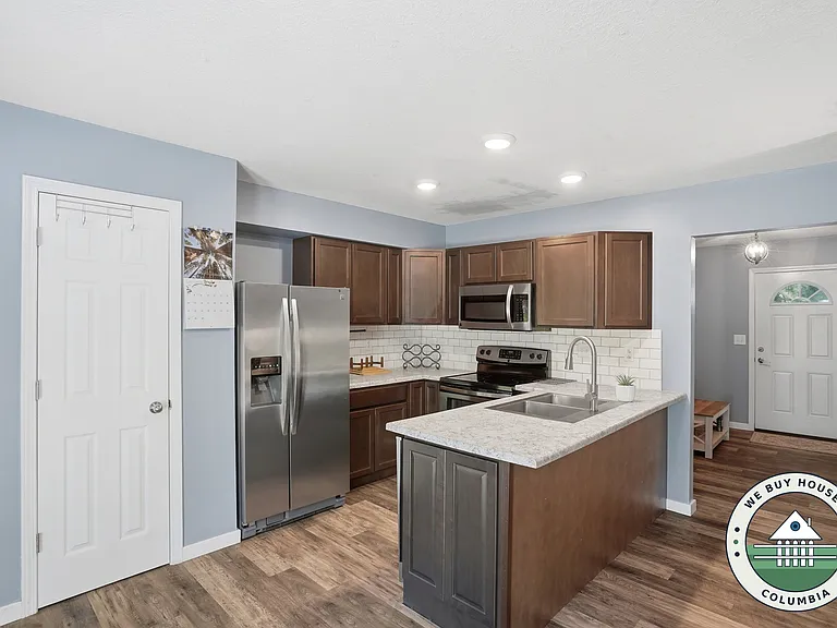 3316 Sherwood Dr — Photo 2