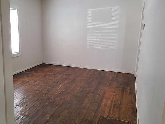 2nd image of 604 NE 31st St