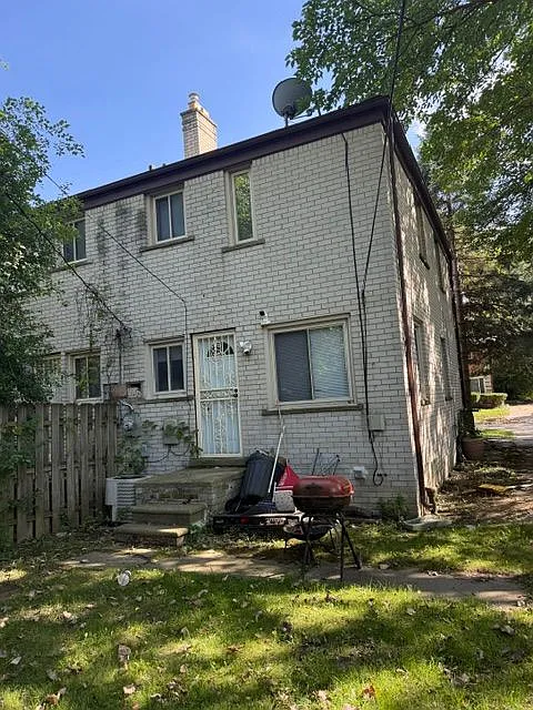 2 bed, 1.0 bath, 976 sqft, $1,525 — Photo 2