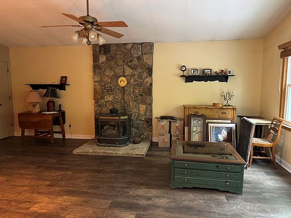 2nd image of 40 Little Mountain Rd