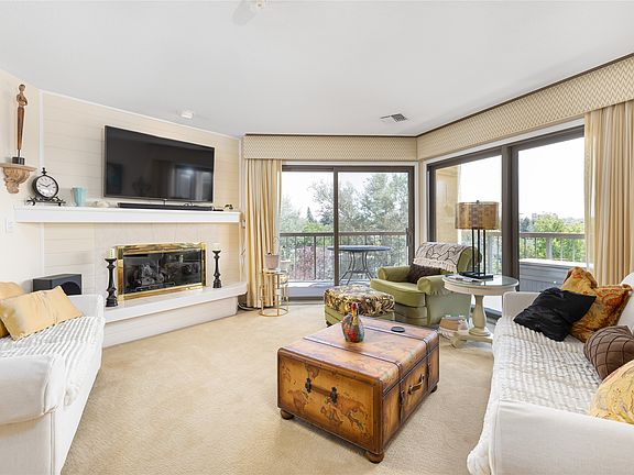 4th image of 405 Park Dr N APT 6C