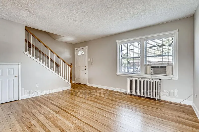 2 bed, 1.0 bath, 890 sqft, $1,775 — Photo 2