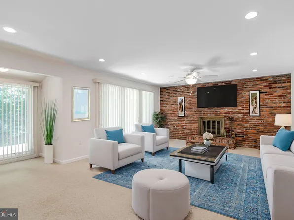 7906 Carrleigh Pkwy, Springfield, VA 22152