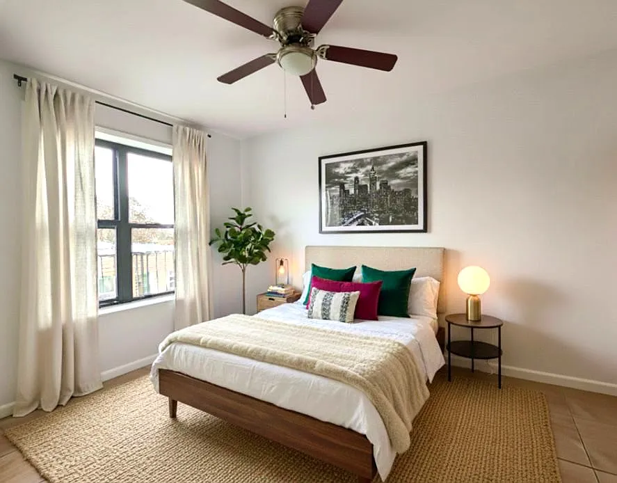 Building Photo - 2027 Stillwell Ave #3F