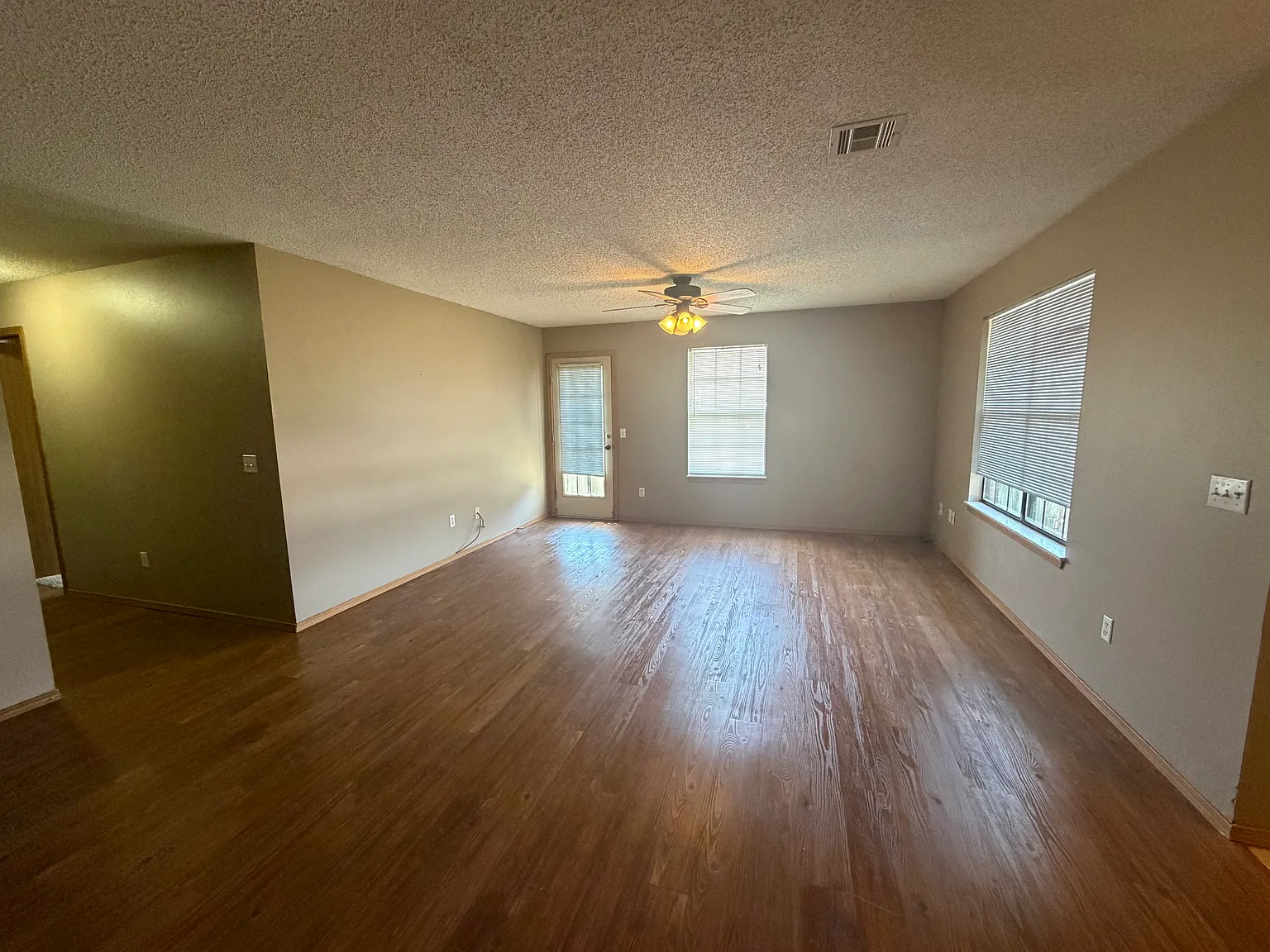3 bed, 1500 sqft, $1,450 — Photo 2