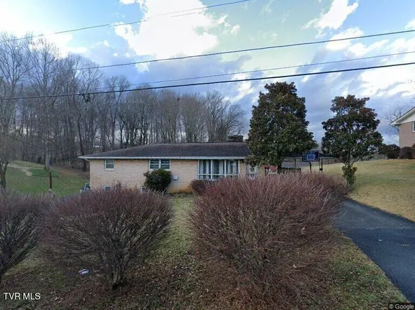 309 Amity Ln, Johnson City, TN 37601