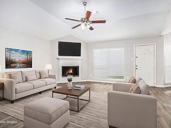 3rd image of 3530 Wellington Dr