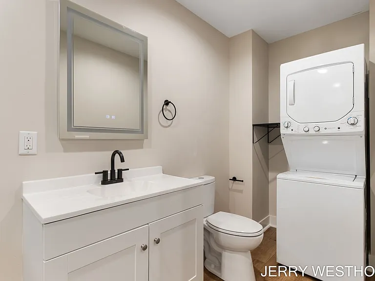715 Butterworth St SW #1 — Photo 7