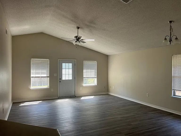 612 Randall Roberts Rd — Photo 3